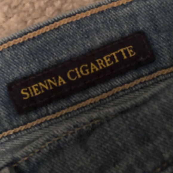 Women’s Lucky Brand ‘Savannah cigarette’  jeans. - Picture 2 of 7